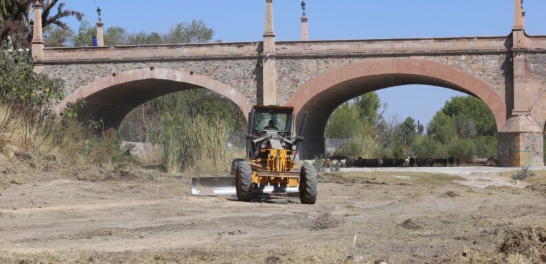 Arrancan los trabajos de limpieza en el río Lagos