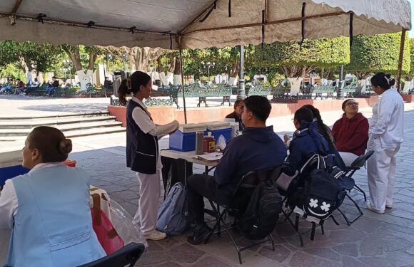 Llevan servicios médicos al Centro de la ciudad