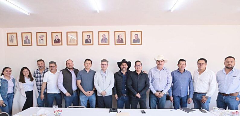 Secretario de Desarrollo Rural de Jalisco se reúne con productores de leche