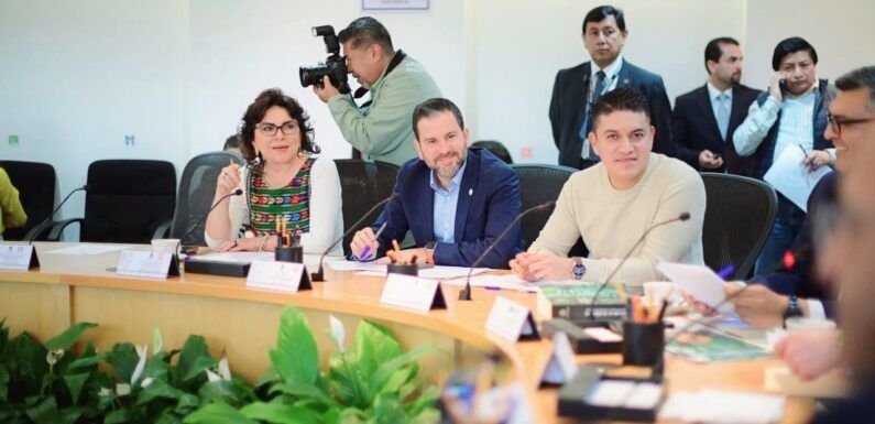 Tecutli Gómez sube a la mesa de la JUCOPO el tema de los lecheros