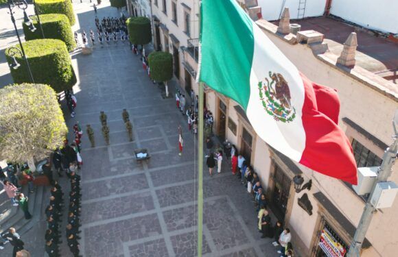 Con acto cívico Gobierno Municipal celebra el Día de la Bandera