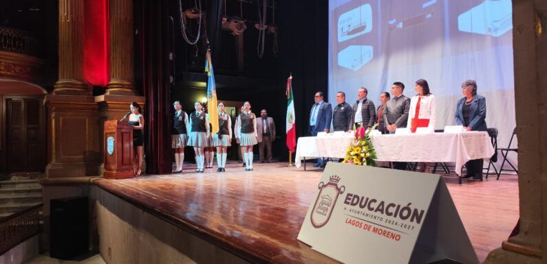 Realizan Curso de Actualización y Protocolos Cívicos para escueñas