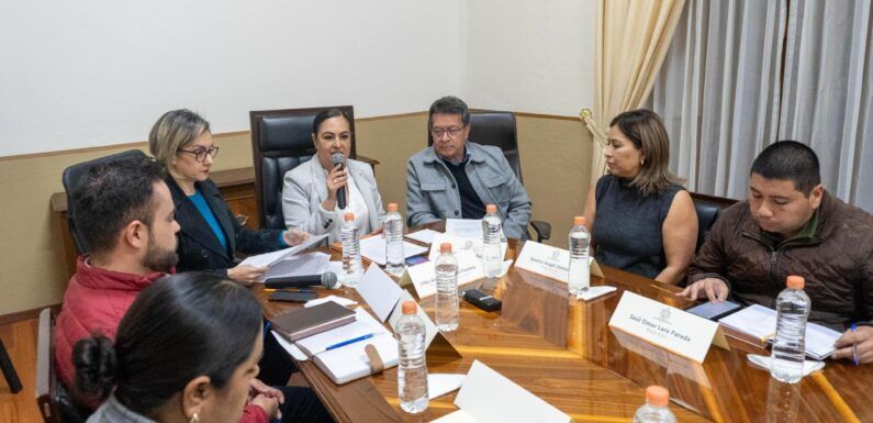 Dotarán de mochilas, útiles, tenis y pants a estudiantes de Encarnación de Díaz