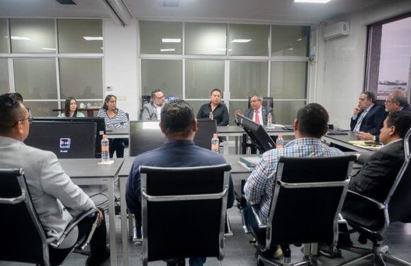 Dialogan autoridades estatales de Seguridad con transportistas de carga pesada