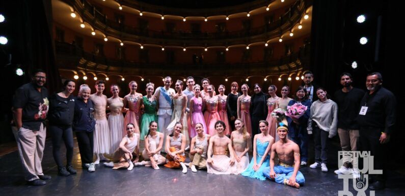 Con lleno total se presenta el Ballet de Jalisco