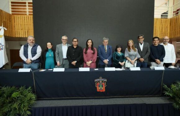 Rinde informe de actividades rectora del CULagos