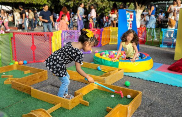 Disfrutan niñas y niños del festival realizado en su honor