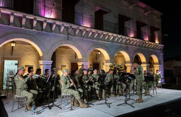 Deleita a encarnacionenses Banda Musical Militar