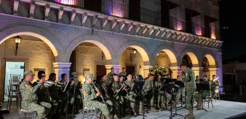 Deleita a encarnacionenses Banda Musical Militar