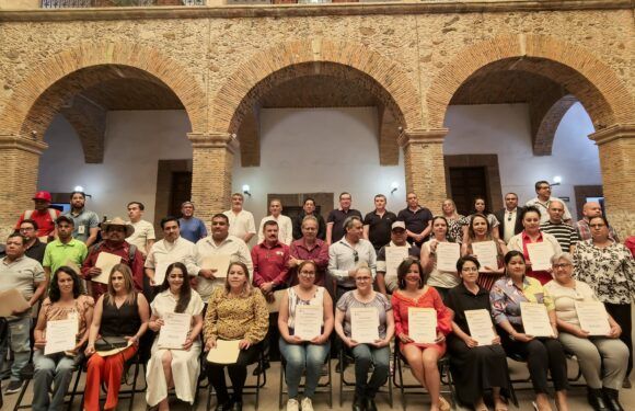 Reconocen a trabajadores del municipio con más de 15 años de antigüedad