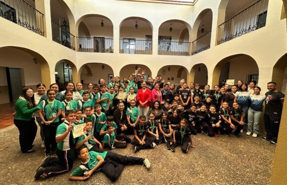 Recibe Erika Cuevas a las y los alumnos que compitieron en los  Juegos Escolares de Educación Básica