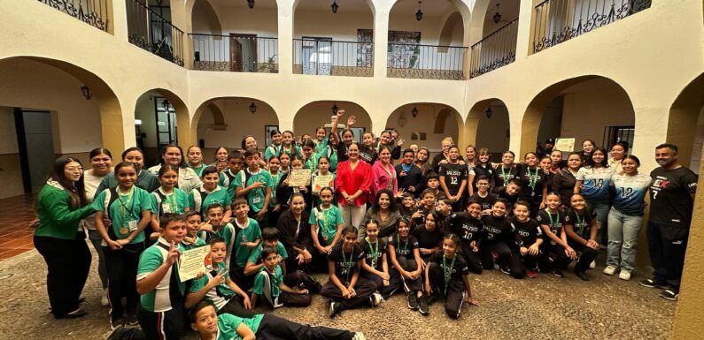 Recibe Erika Cuevas a las y los alumnos que compitieron en los  Juegos Escolares de Educación Básica