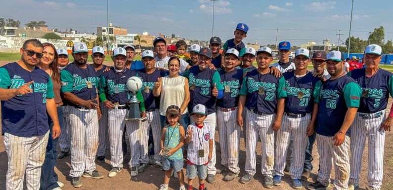 Premian a ganadores de la final de béisbol municipal