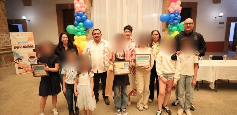 Premian a ganadores del concurso Día del Niño Emprendedor