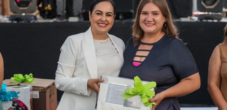 Erika Cuevas festeja a las madres encarnacionenses