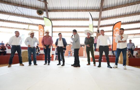 Realiza Pablo Lemus extensa gira de trabajo en Lagos, da el banderazo a importantes obras