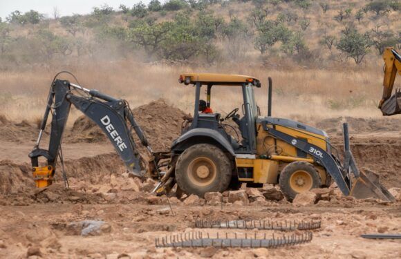 Erika Cuevas supervisa avances en la construcción del nuevo hospital