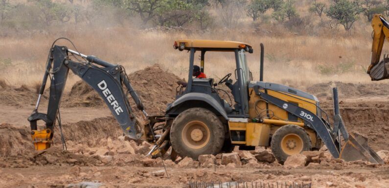 Erika Cuevas supervisa avances en la construcción del nuevo hospital