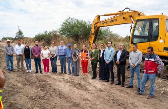 Erika Cuevas da el banderazo de inicio a la construcción de una nueva red de agua potable