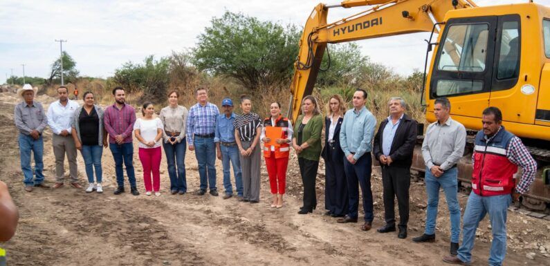 Erika Cuevas da el banderazo de inicio a la construcción de una nueva red de agua potable