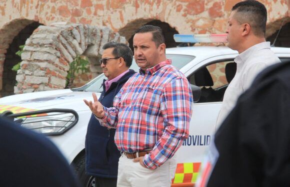 Entrega Juan Carlos Jasso dos patrullas y equipamiento para instituciones de emergencia