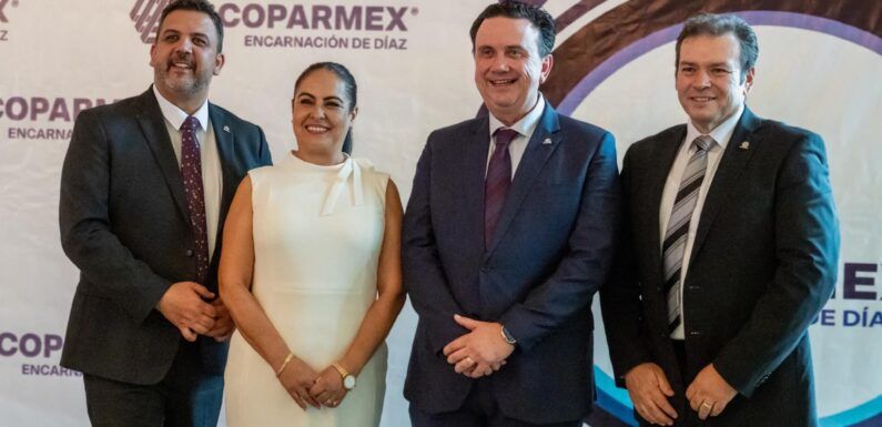 Asiste Erika Cuevas a la toma protesta del nuevo titular de COPARMEX Encarnación