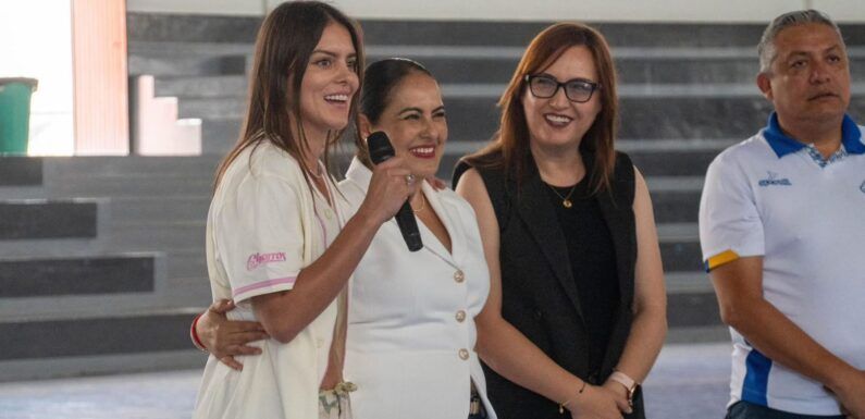 Nataly Gutiérrez imparte charla motivacional en La Chona