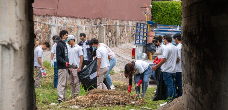 Gobierno Municipal, JIAN e instituciones educativas impian el Arroyo Bravo