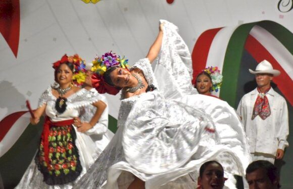 Los grupos culturales nacionales antorchistas sensibilizan al público con su arte