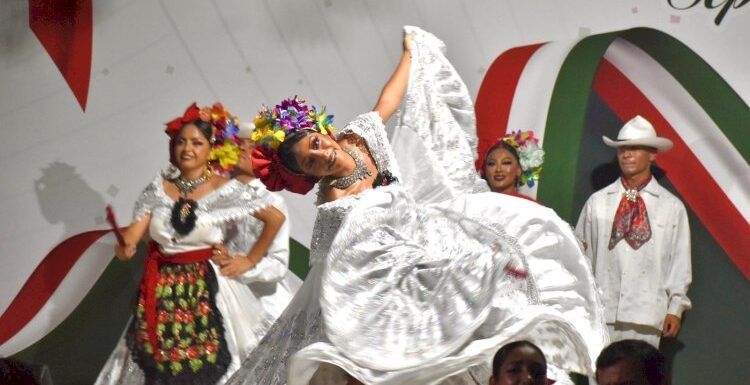 Los grupos culturales nacionales antorchistas sensibilizan al público con su arte