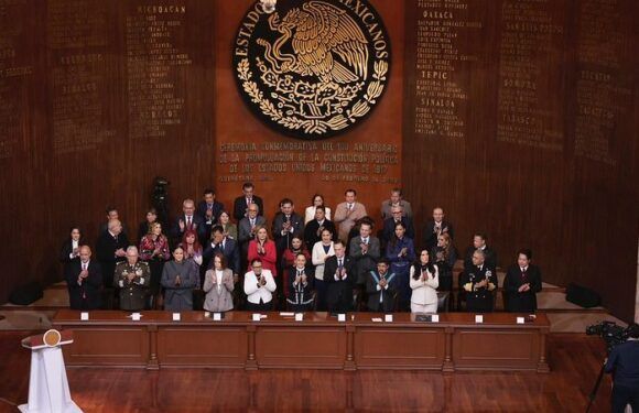 Acude Pablo Lemus Navarro a la conmemoración por la Promulgación de la Constitución de 1917