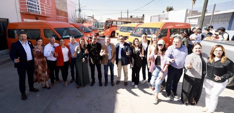Pablo Lemus Navarro entrega infraestructura para la educación y el transporte de grupos prioritarios en Ojuelos