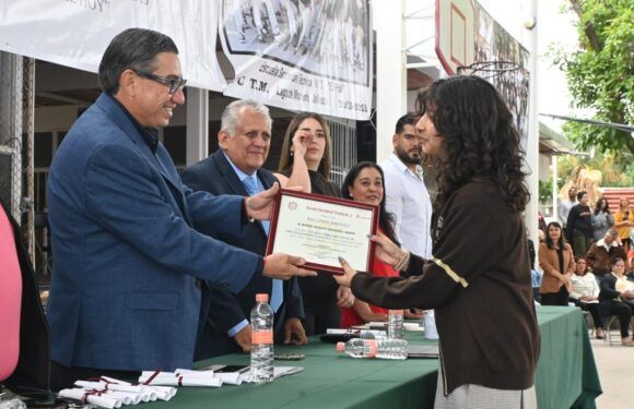 Escuela Secundaria Técnica No. 2 celebra la graduación de la Generación 73