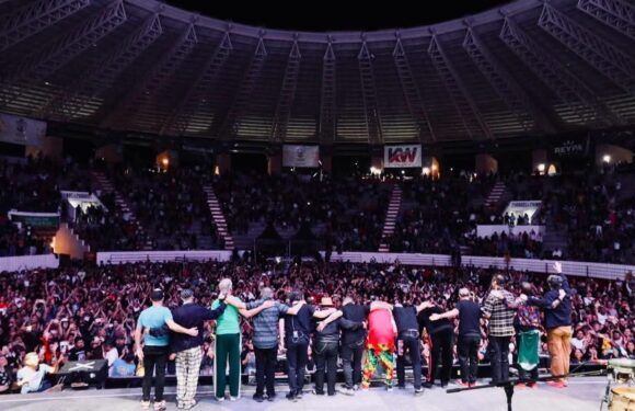 Los Auténticos Decadentes hacen cantar y bailar a Lagos de Moreno durante la Feria Lagos 2026