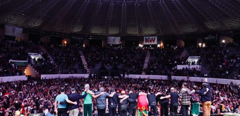 Los Auténticos Decadentes hacen cantar y bailar a Lagos de Moreno durante la Feria Lagos 2026