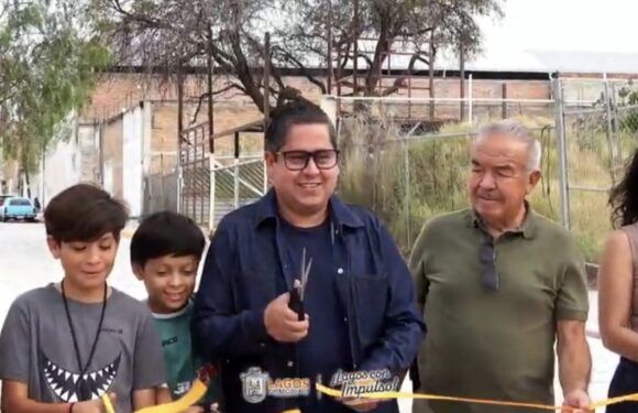 Inaugura Edgar González la rehabilitación de la calle Presidentes en Cuesta Blanca